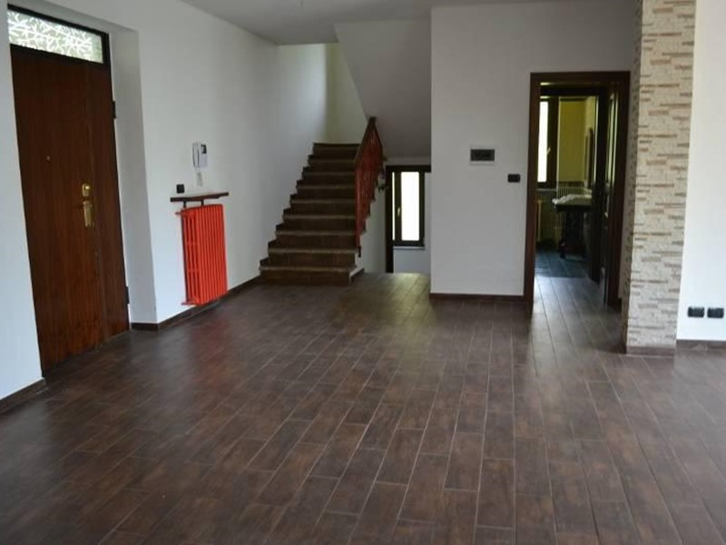 Villa in Vendita a Rubiana, 228'000€, 300 m²