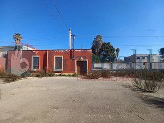 Capannone in Vendita a Alezio, 380'000€, 1100 m²