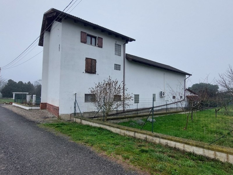Casa Indipendente in Vendita a Castelnuovo Bormida, 159'000€, 290 m², con Box