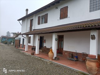 Casa Indipendente in Vendita a Castelnuovo Bormida, 159'000€, 290 m², con Box