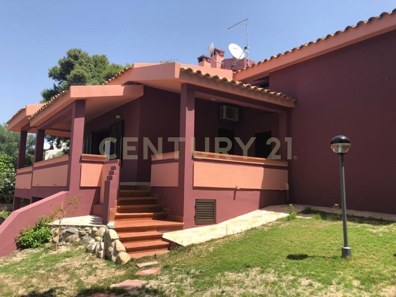 Casa Indipendente in Vendita a Quartu Sant'Elena, 750'000&euro;, 410 m², arredato