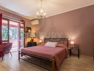 Casa Indipendente in Vendita a Quartu Sant'Elena, 750'000&euro;, 410 m², arredato