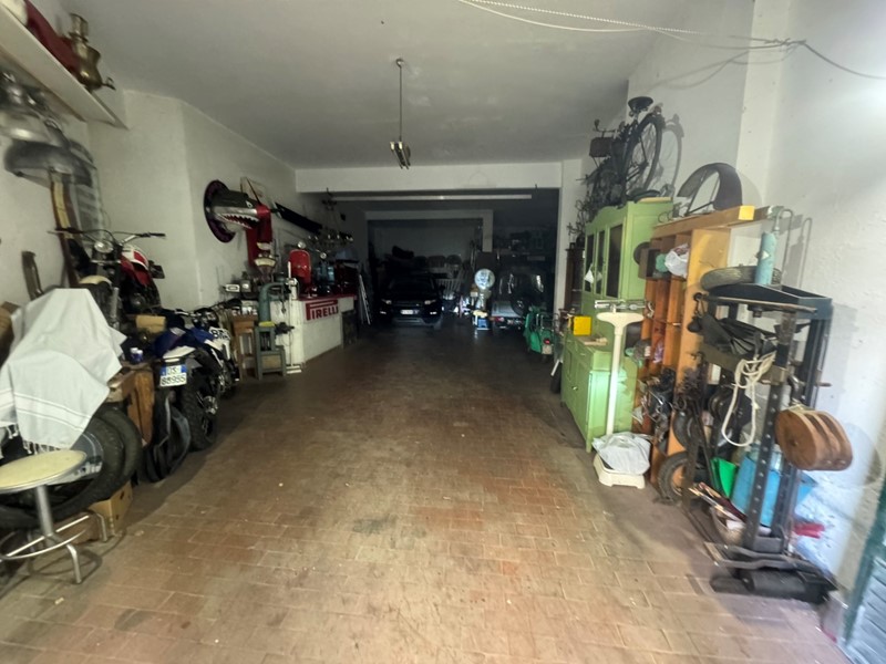 Box in Vendita a Rapallo, 180'000€, 130 m²