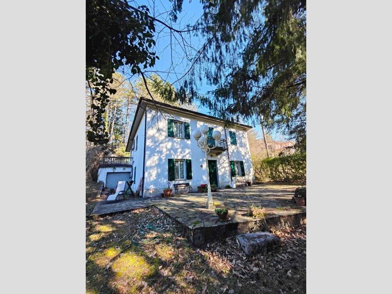 Casa Indipendente in Vendita a Comano, 300'000€, 280 m², con Box