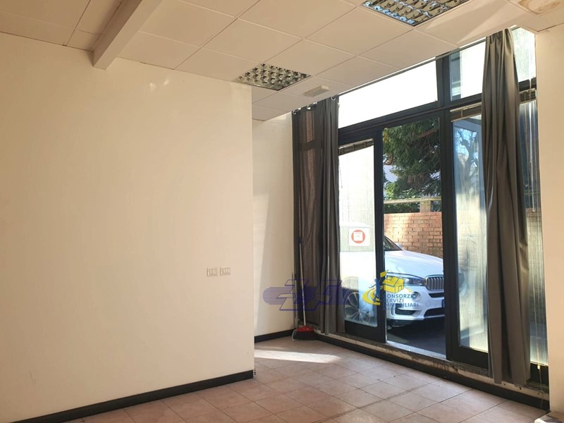 Immobile commerciale in Affitto a Parma, 950€, 85 m²