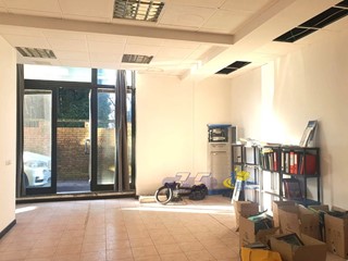 Immobile commerciale in Affitto a Parma, 950€, 85 m²