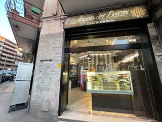 Attività commerciale in Vendita a Napoli, 120'000€, 45 m²