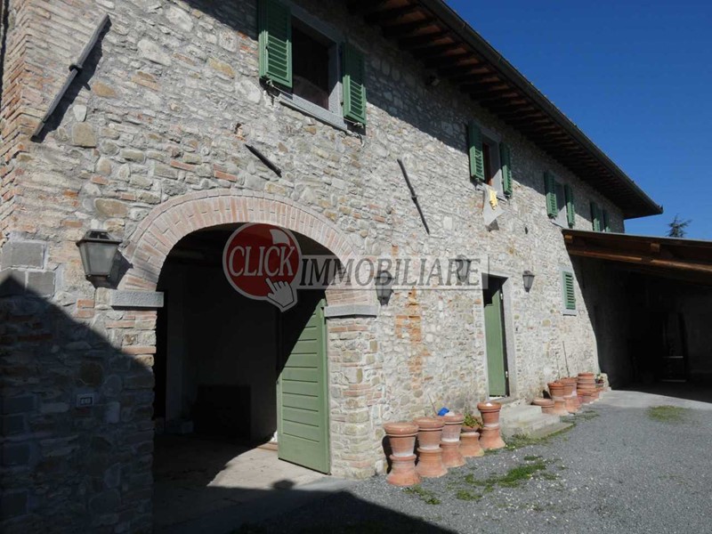 Casale in Vendita a Borgo San Lorenzo, 700'000€, 400 m²