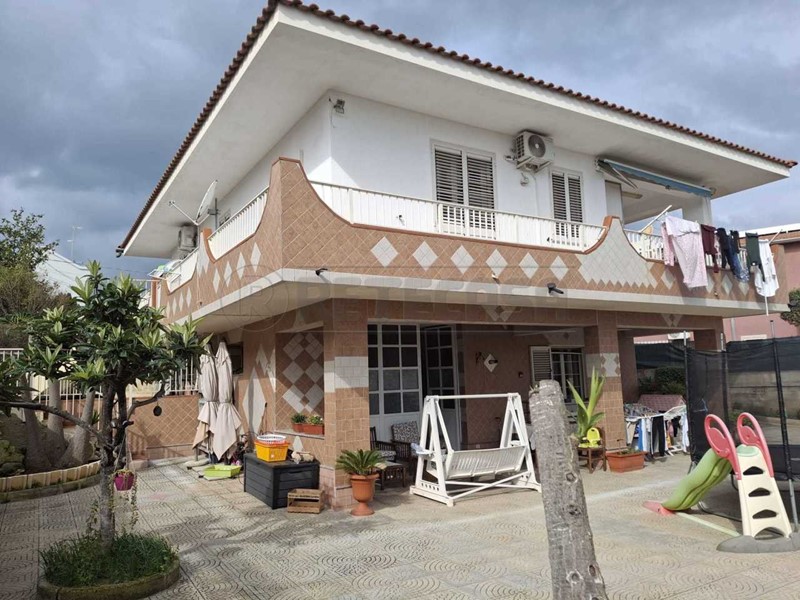 Villa in Vendita a Melilli, 400'000€, 368 m²