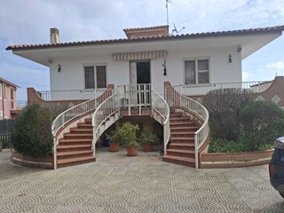 Villa in Vendita a Melilli, 400'000€, 368 m²