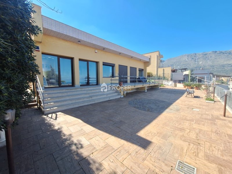 Villa in Vendita a Carini, 220'000€, 304 m²