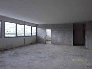 Ufficio in Vendita a Brindisi, 148'000€, 200 m²