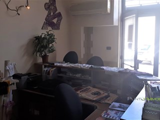 Negozio in Vendita a Brindisi, 48'000€, 65 m²