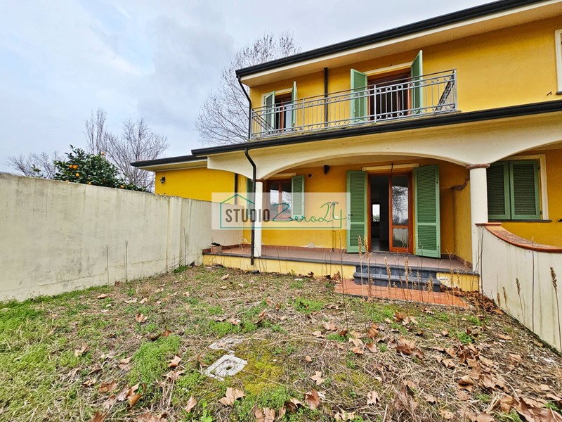 Casa Semi Indipendente in Vendita a Viareggio, zona Ex Campo D'aviazione, 450'000€, 140 m²