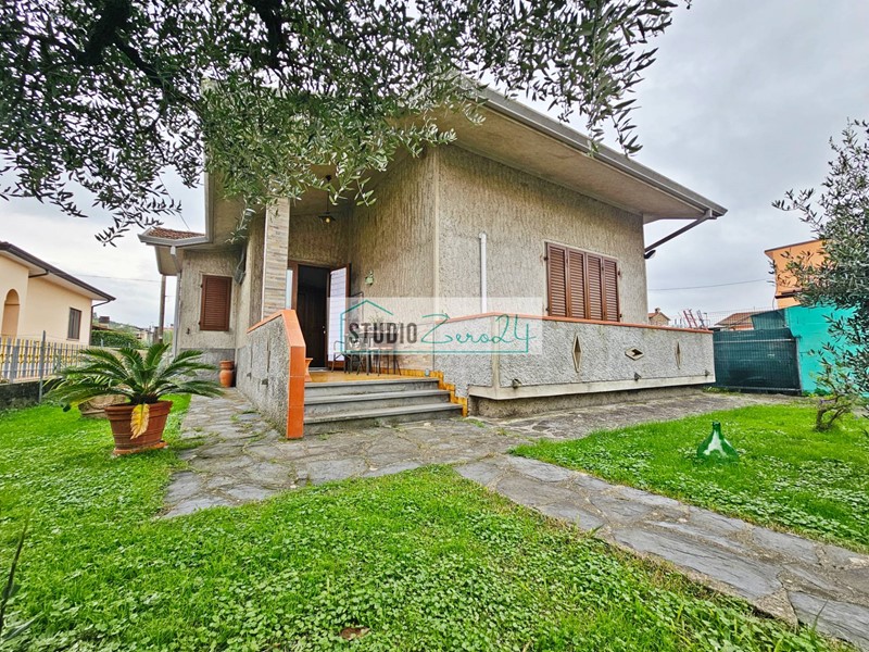 Casa Indipendente in Vendita a Massarosa, zona Massarosa, 375'000€, 105 m²