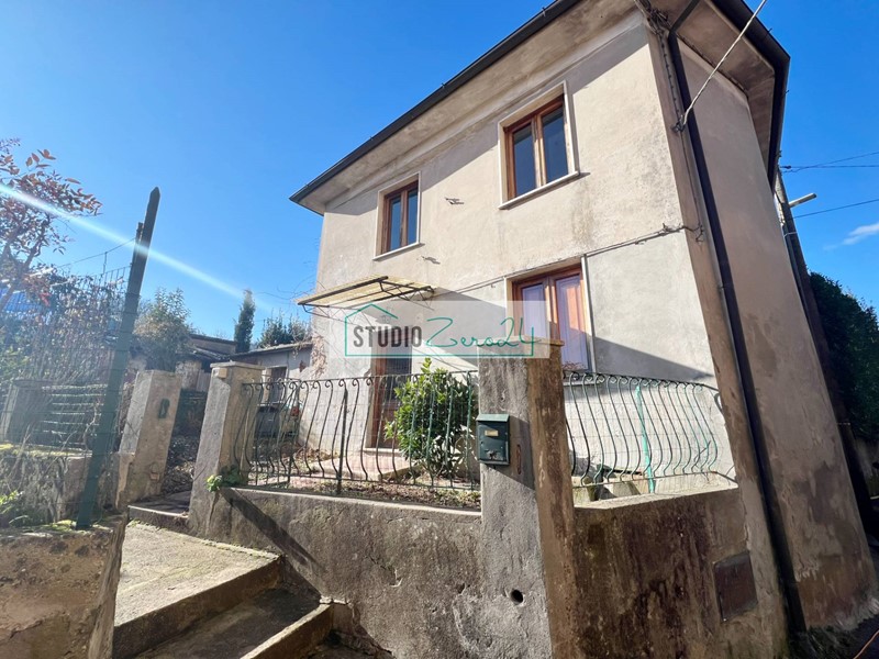 Rustico in Vendita a Camaiore, zona Marignana, 99'000€, 100 m²