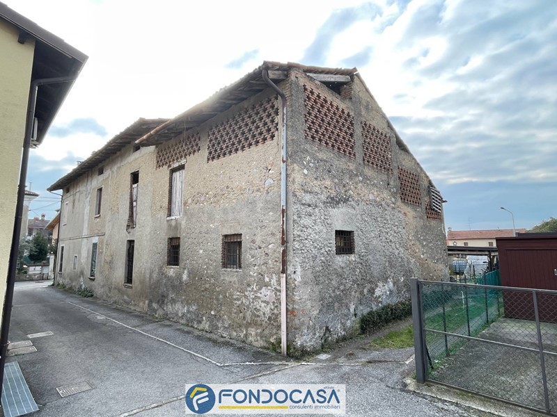 Rustico in Vendita a Cazzago San Martino, 39'900€, 151 m²