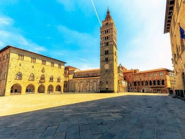 Appartamento in Vendita a Pistoia, zona Centrale, 575'000€, 240 m²
