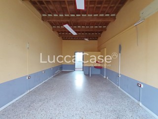 Immobile commerciale in Vendita a Lucca, zona Nave, 50'000€, 40 m²