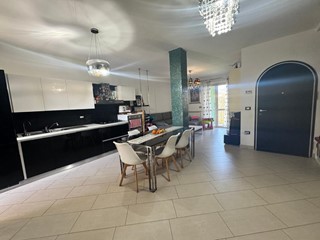 Quadrilocale in Vendita a Fosdinovo, zona Caniparola, 185'000€, 95 m², arredato