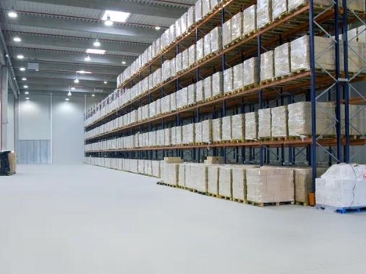 Capannone in Affitto a Pontedera, 15000 m²