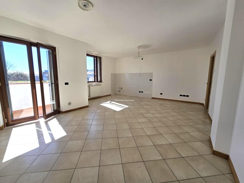 Quadrilocale in Vendita a Colle di Val D'Elsa, 200'000&euro;, 85 m², con Box