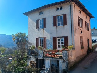 Casa Indipendente in Vendita a Barga, zona Filecchio, 225'000&euro;, 300 m²