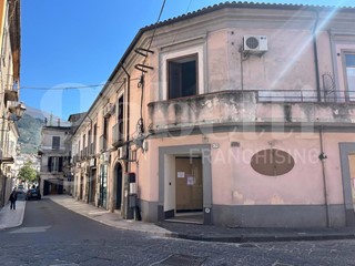 Negozio in Affitto a Piedimonte Matese, 600€, 50 m²