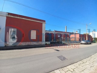 Capannone in Vendita a Alezio, 380'000€, 1100 m²