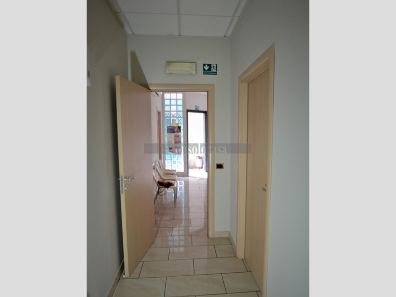 Ufficio in Affitto a Perugia, zona Ponte San Giovanni, 700€, 75 m², arredato