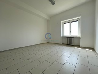 Ufficio in Affitto a Catanzaro, zona Catanzaro Centro, 700&euro;, 150 m²