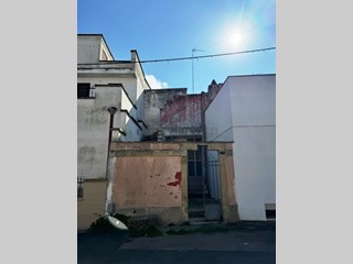 Casa Semi Indipendente in Vendita a Uggiano la Chiesa, 65'000€, 84 m²