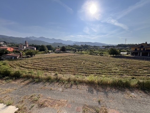 Capannone in Vendita a Aulla, 300'000€, 600 m²