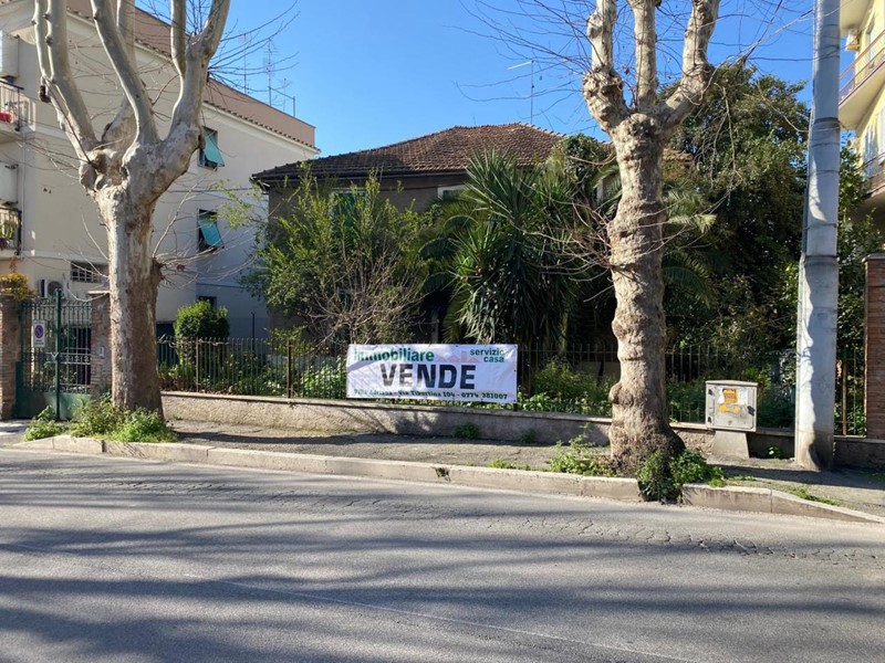 Terreno agricolo in Vendita a Guidonia Montecelio, zona Guidonia, 450'000€, 930 m²