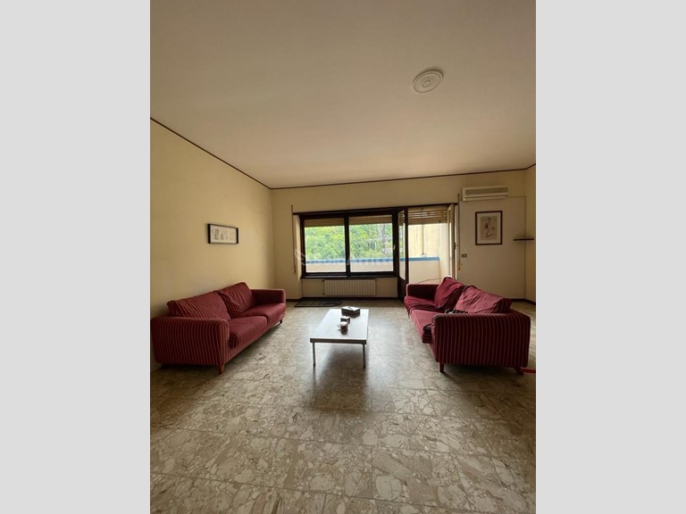 Appartamento in Affitto a Frosinone, 600€, 110 m²