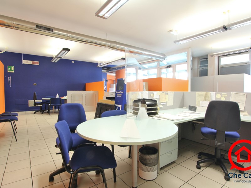 Ufficio in Vendita a Cesena, zona Zona Ospedale, 419'000€, 350 m²