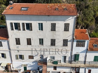 Casa Semi Indipendente in Vendita a Ventimiglia, zona Latte, 800'000€, 183 m²