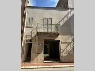 Casa Indipendente in Vendita a Alcamo, zona VIA FRANCESCO CRISPI, 52'000€, 62 m²