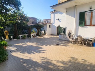 Casa Indipendente in Vendita a Cardito, 330'000€, 420 m²