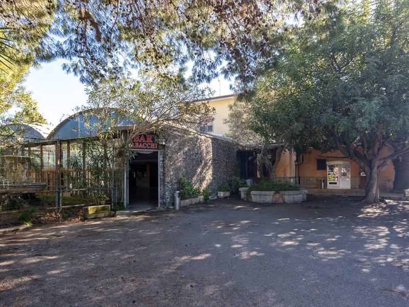 Attività commerciale in Vendita a Nuraminis, 800 m²