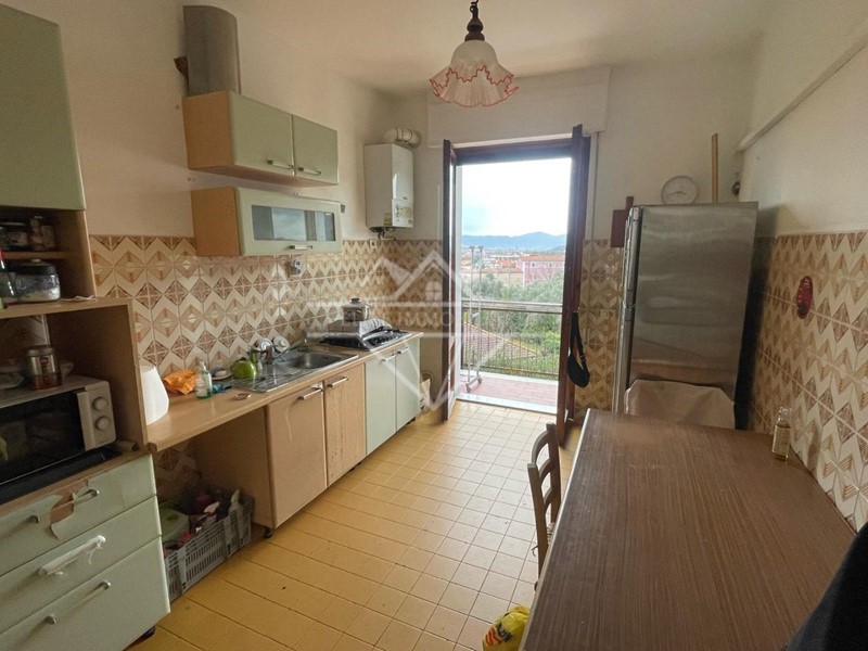 Appartamento in Vendita a Carrara, 145'000€, 100 m²