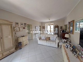Casa Indipendente in Vendita a Montopoli in Val d'Arno, zona Capanne, 350'000€, 300 m², arredato