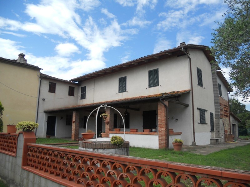 Casa Semi Indipendente in Vendita a Altopascio, zona Le Spianate, 290'000€, 330 m², arredato, con Box