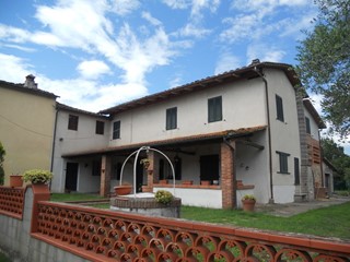 Casa Semi Indipendente in Vendita a Altopascio, zona Le Spianate, 290'000€, 330 m², arredato, con Box