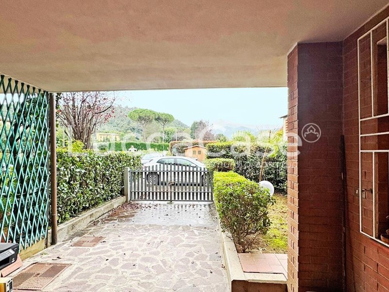 Villetta a schiera in Vendita a Capannori, zona Guamo, 350'000€, 151 m², arredato
