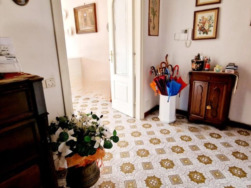 Appartamento in Vendita a Carrara, zona Marina di Carrara, 240'000€, 120 m²