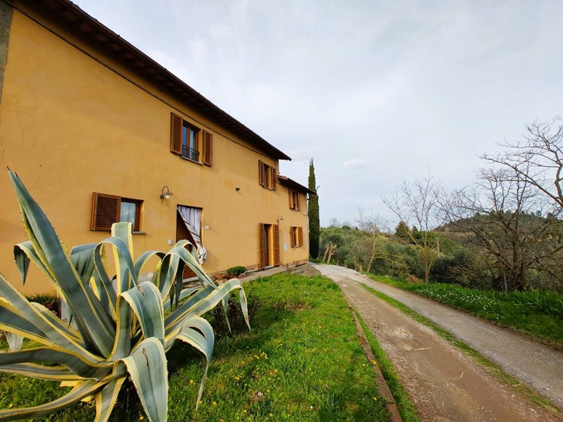 Casale in Vendita a Palaia, 550'000€, 400 m²