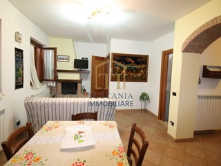 Appartamento in Vendita a Colle di Val D'Elsa, 440'000€, 160 m², con Box