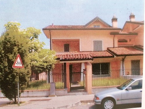 Villa bifamiliare in Vendita a Trescore Cremasco, 300'000€, 275 m²