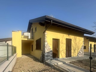 Villa in Vendita a Montecalvo Versiggia, 160'000€, 120 m²
